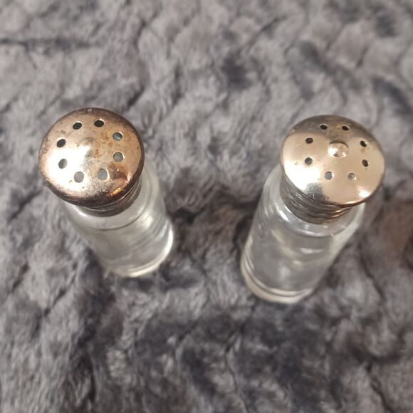 Salt & Pepper Shakers - Vintage Small Clear 3" H x 1" W - Picture 4 of 5